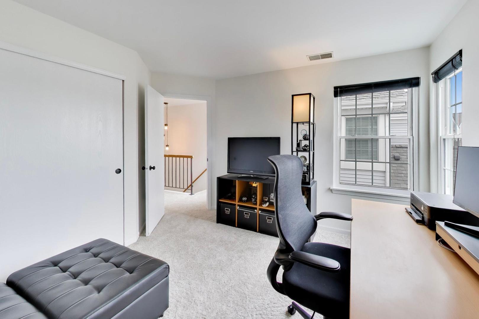 17804 W Braewick Road, Gurnee, IL 60031