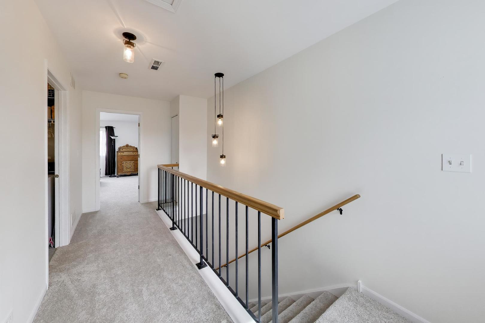 17804 W Braewick Road, Gurnee, IL 60031