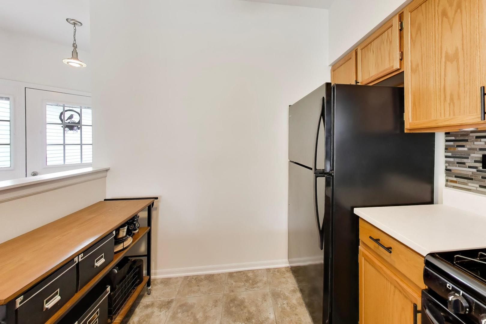 17804 W Braewick Road, Gurnee, IL 60031