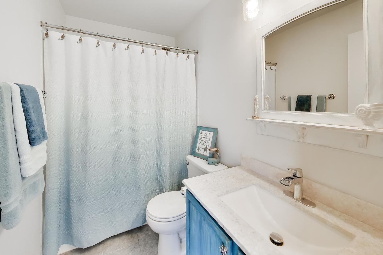 17804 W Braewick Road, Gurnee, IL 60031