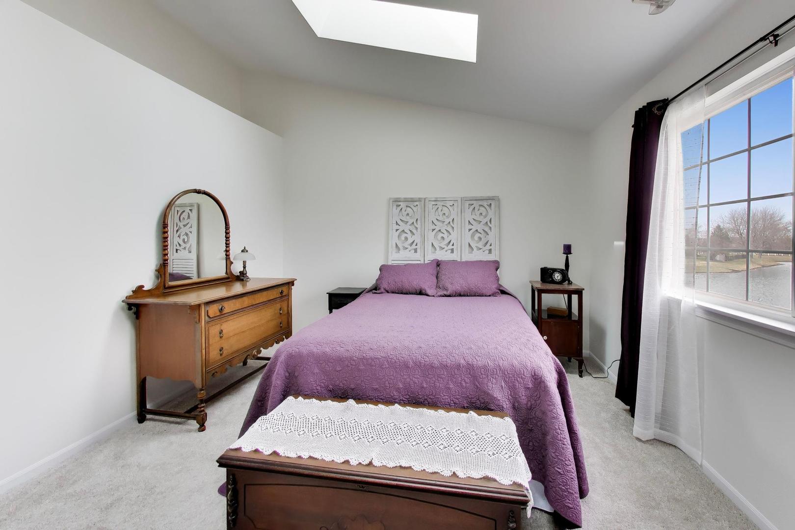 17804 W Braewick Road, Gurnee, IL 60031