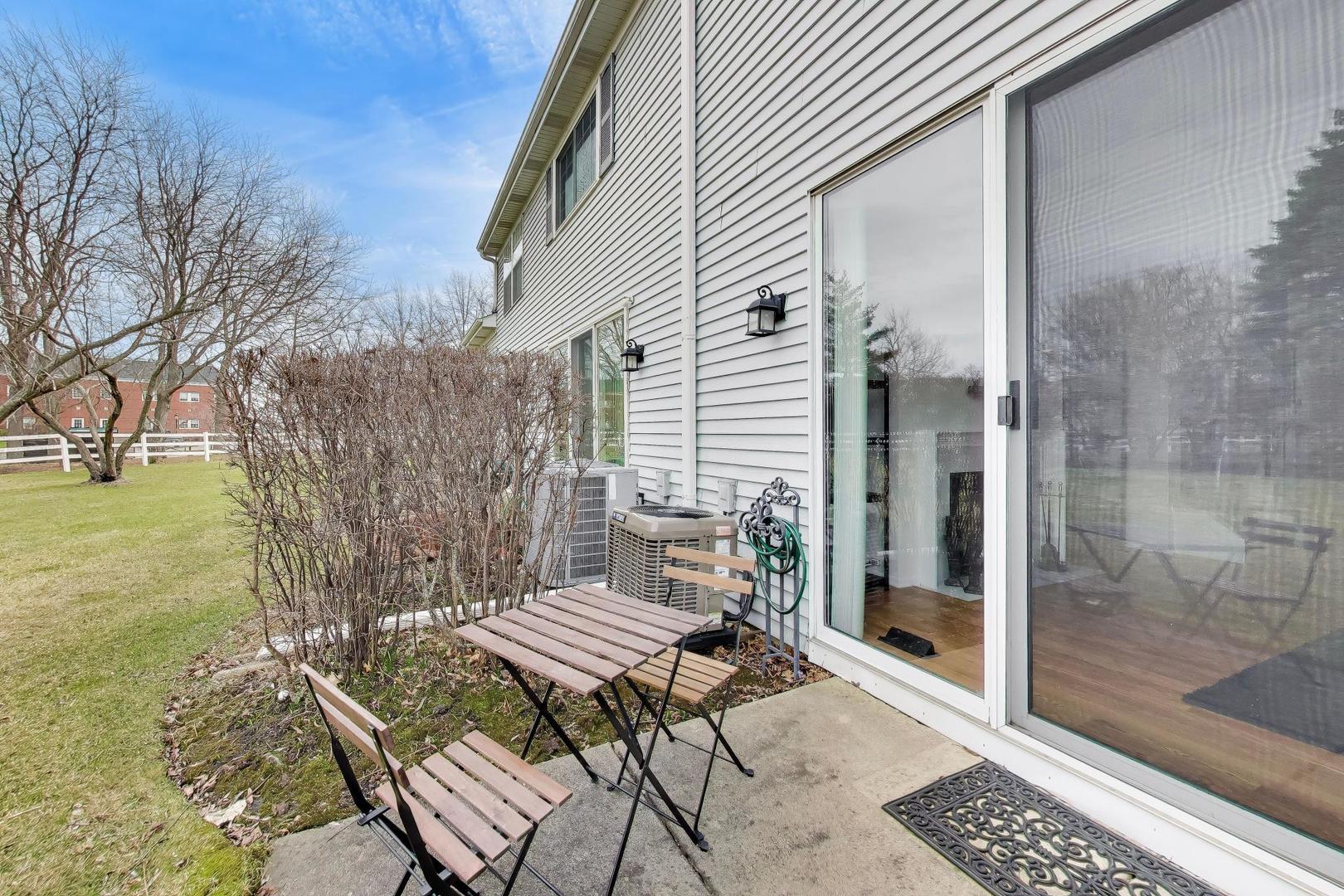 17804 W Braewick Road, Gurnee, IL 60031