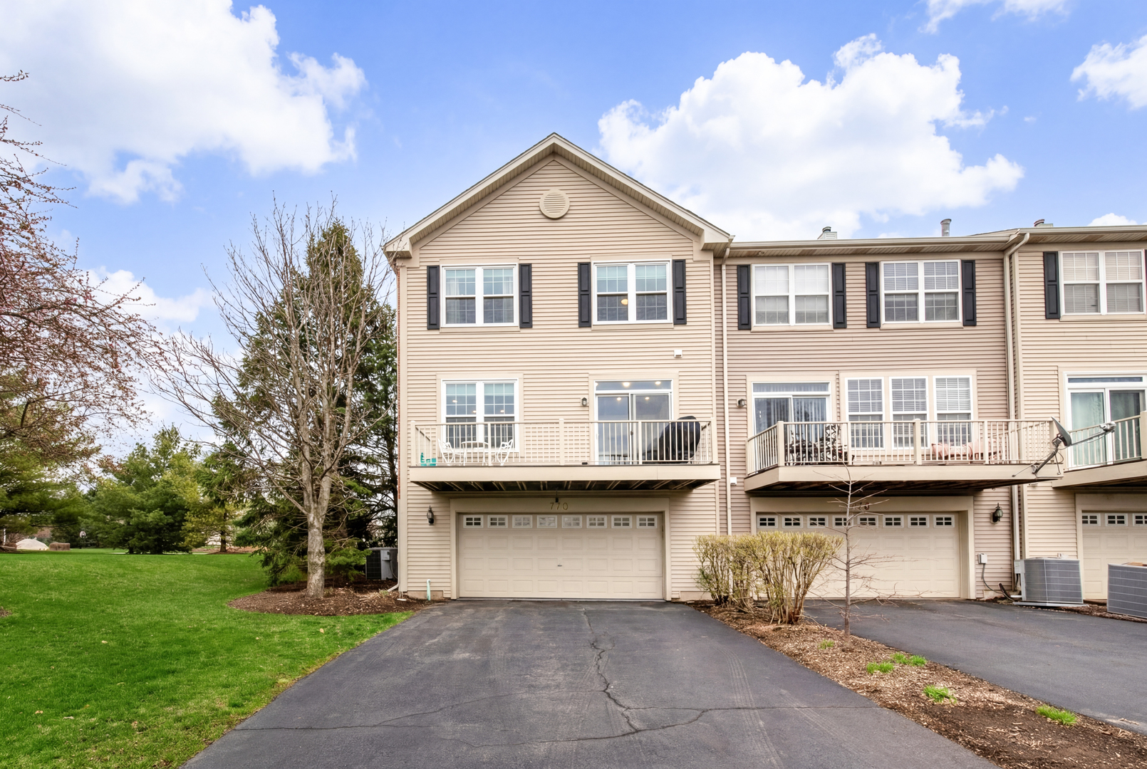 770 Lambert Lane #96-6, Bartlett, IL 60103