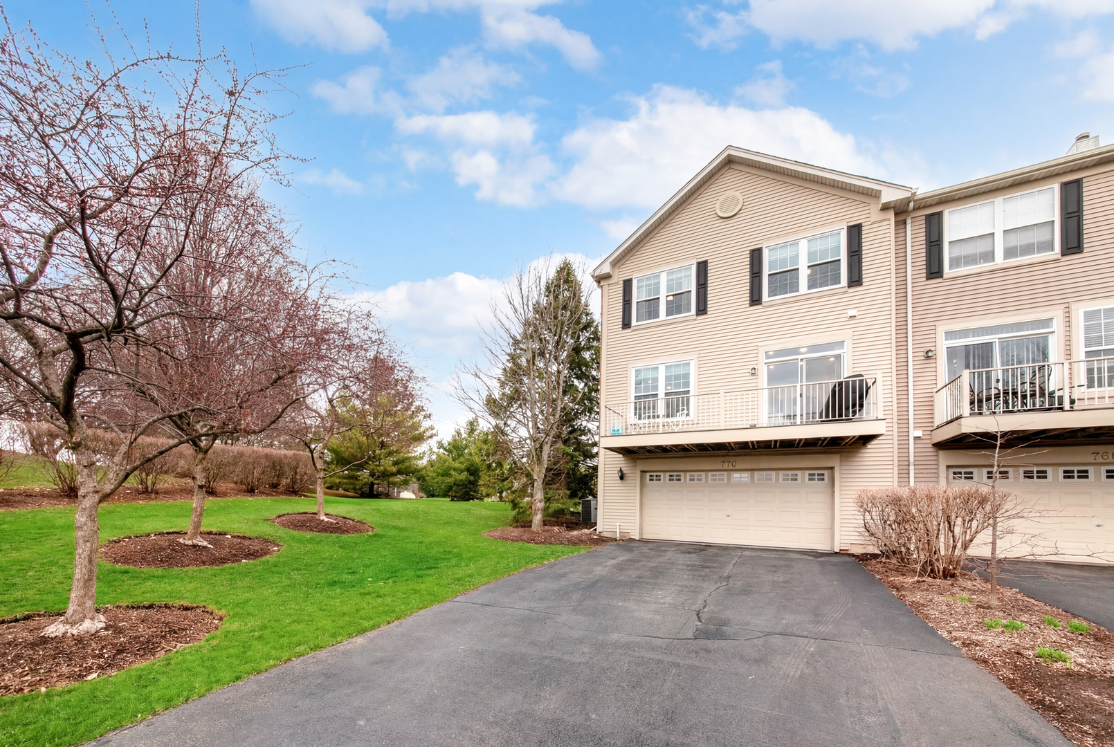 770 Lambert Lane #96-6, Bartlett, IL 60103