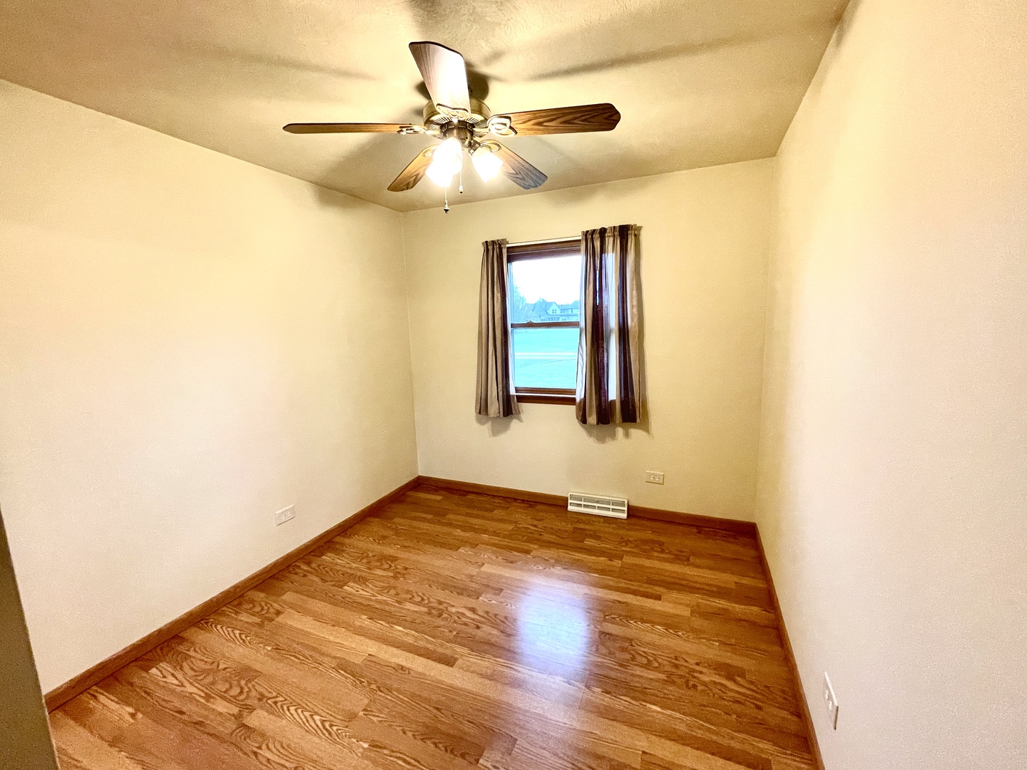 38w480 McDonald Road, Elgin, IL 60124