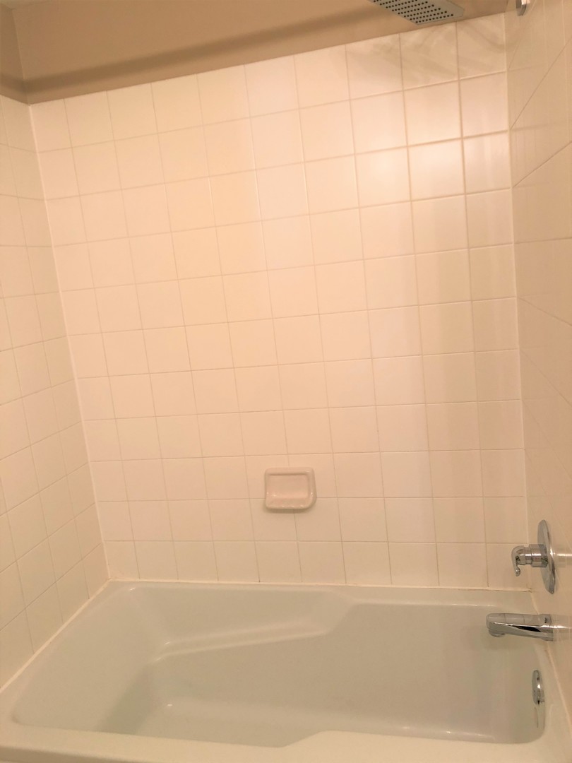 1609 Fredericksburg Lane #1609, Aurora, IL 60503