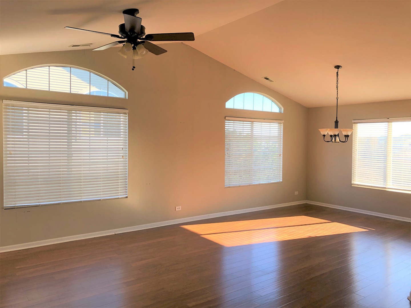 1609 Fredericksburg Lane #1609, Aurora, IL 60503