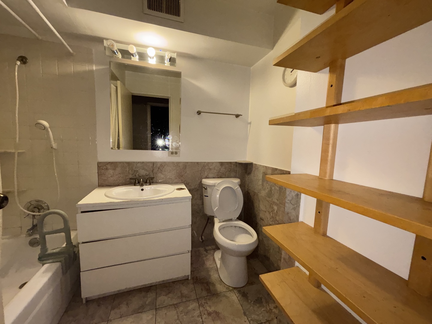 9700 Bianco Terrace #2D, Des Plaines, IL 60016