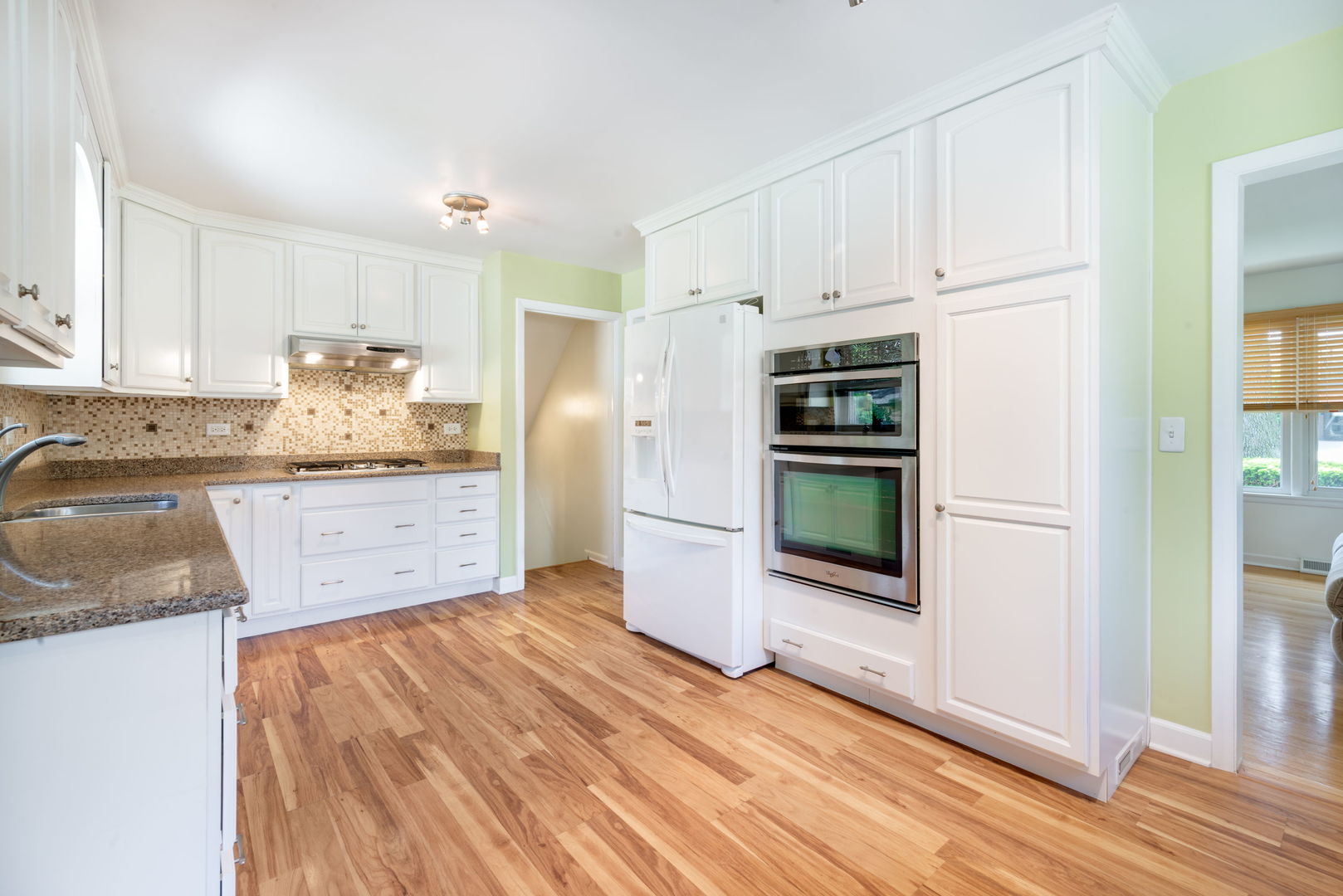 913 S Mitchell Avenue, Elmhurst, IL 60126