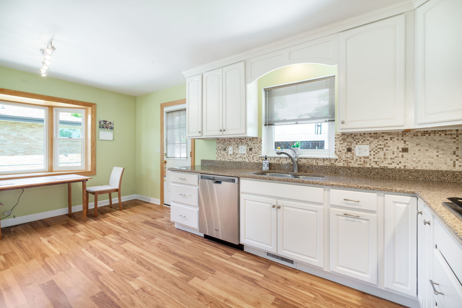 913 S Mitchell Avenue, Elmhurst, IL 60126