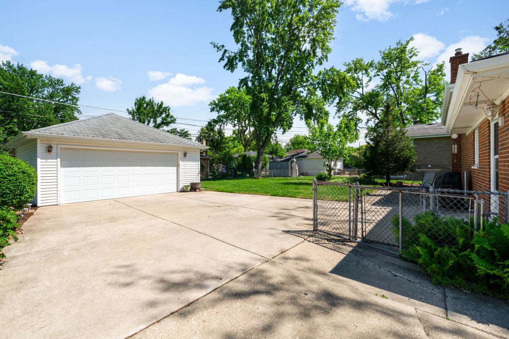 913 S Mitchell Avenue, Elmhurst, IL 60126