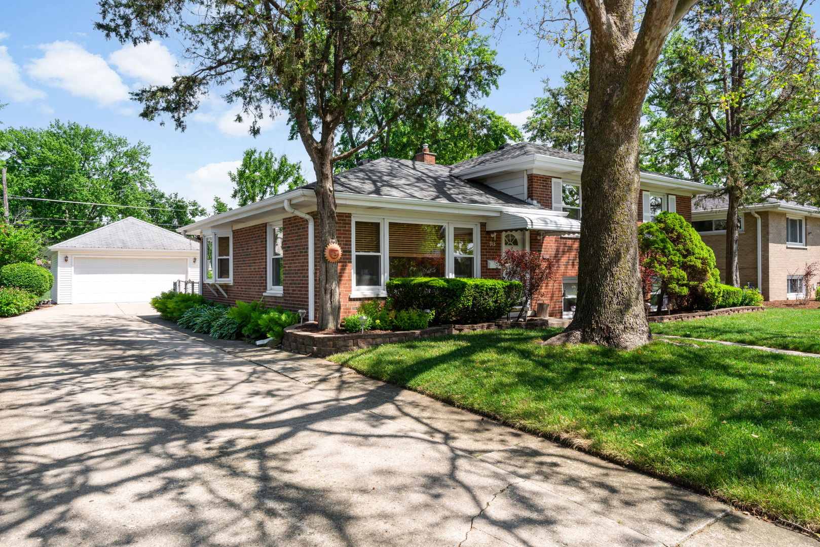 913 S Mitchell Avenue, Elmhurst, IL 60126