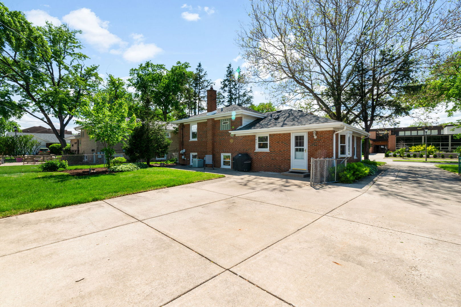 913 S Mitchell Avenue, Elmhurst, IL 60126