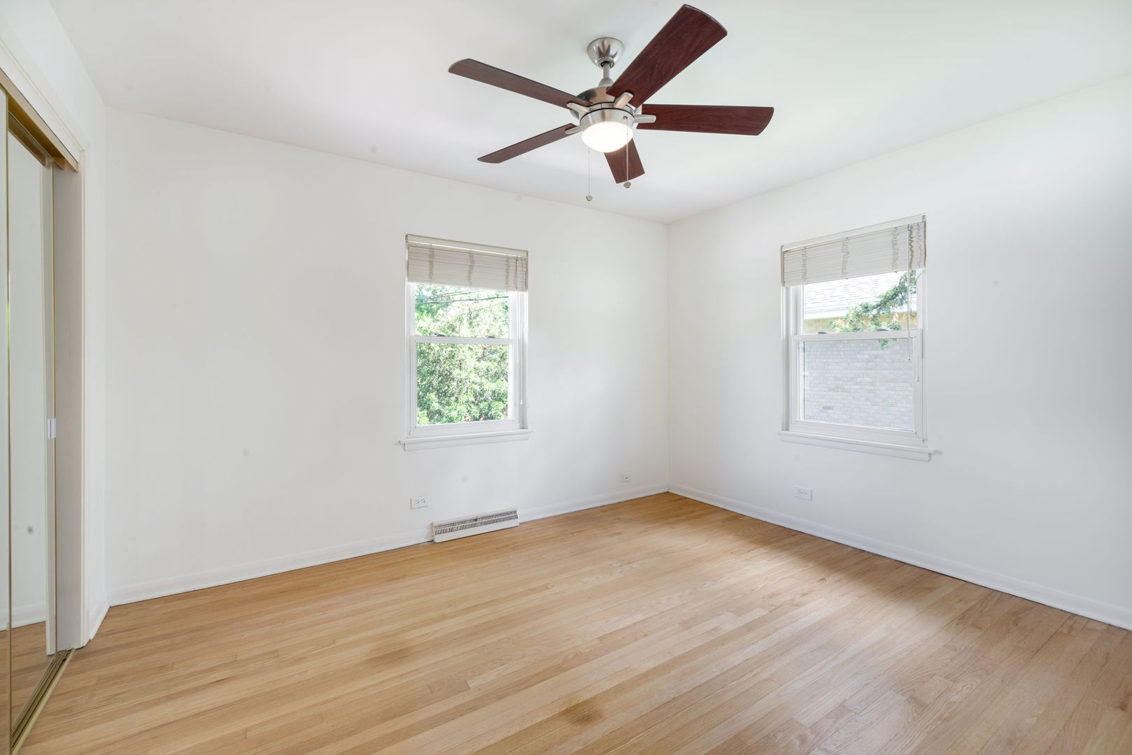 913 S Mitchell Avenue, Elmhurst, IL 60126