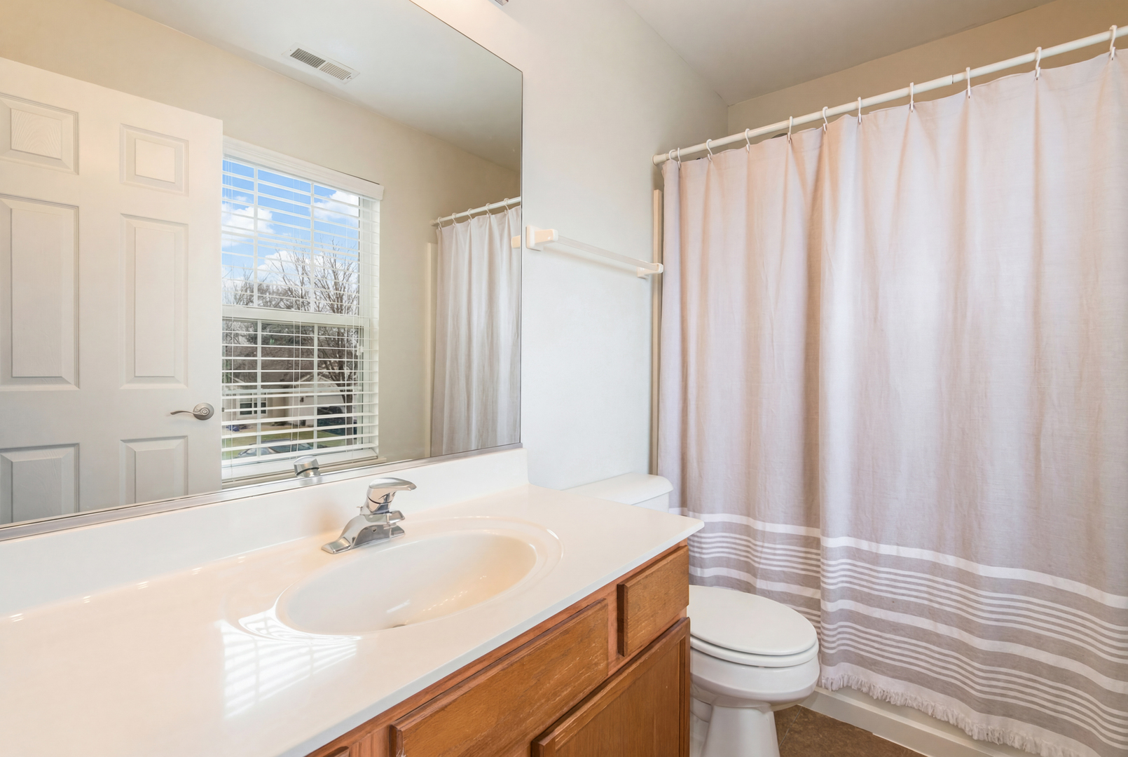 2043 Winchester Trail, Romeoville, IL 60446