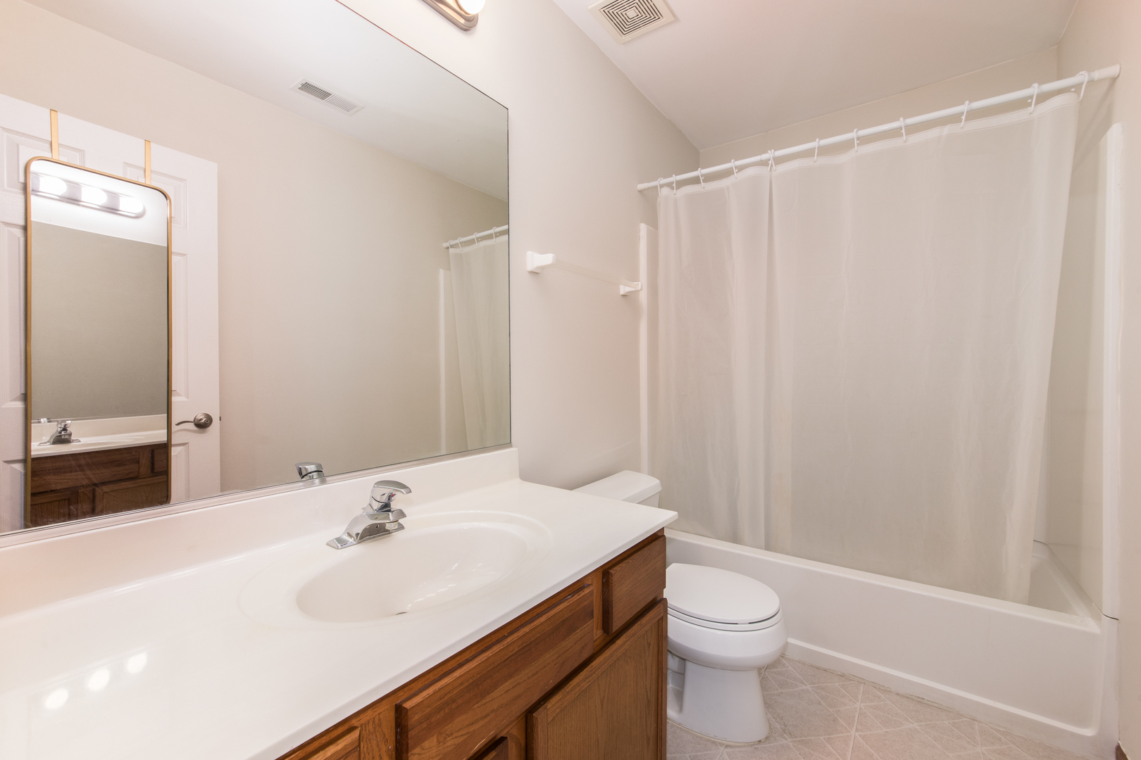 2043 Winchester Trail, Romeoville, IL 60446