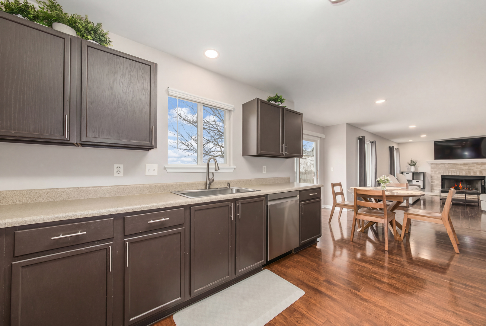 2043 Winchester Trail, Romeoville, IL 60446