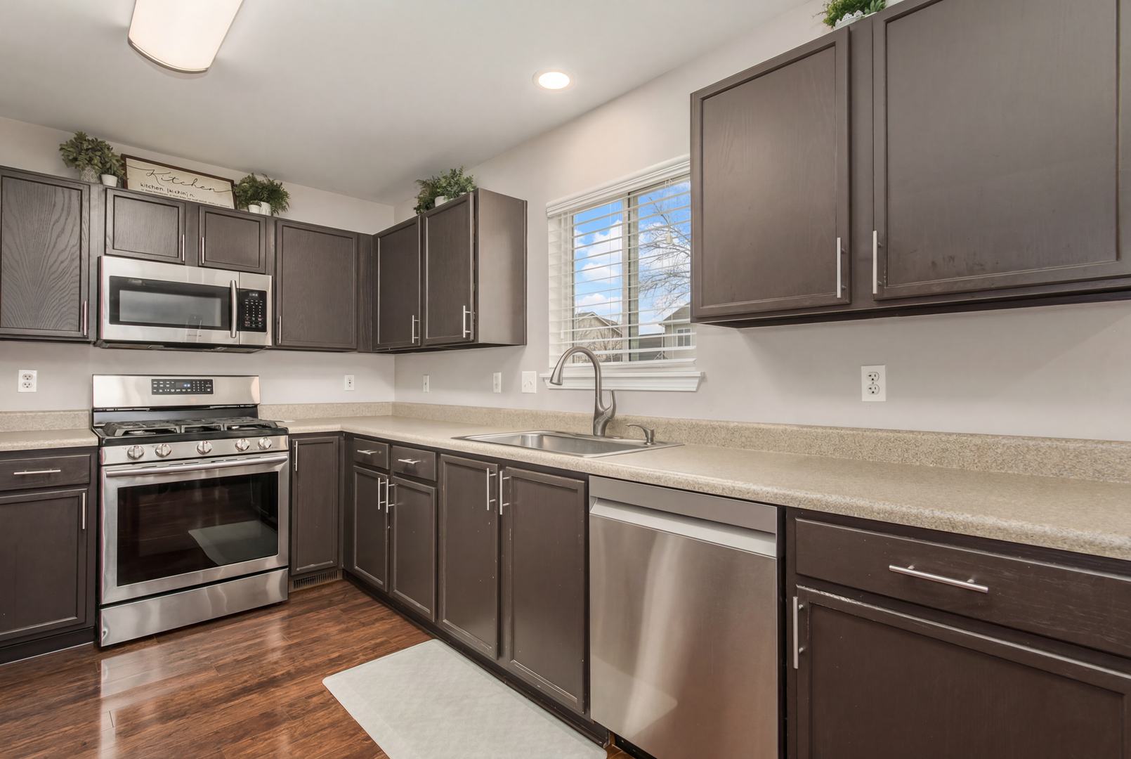 2043 Winchester Trail, Romeoville, IL 60446