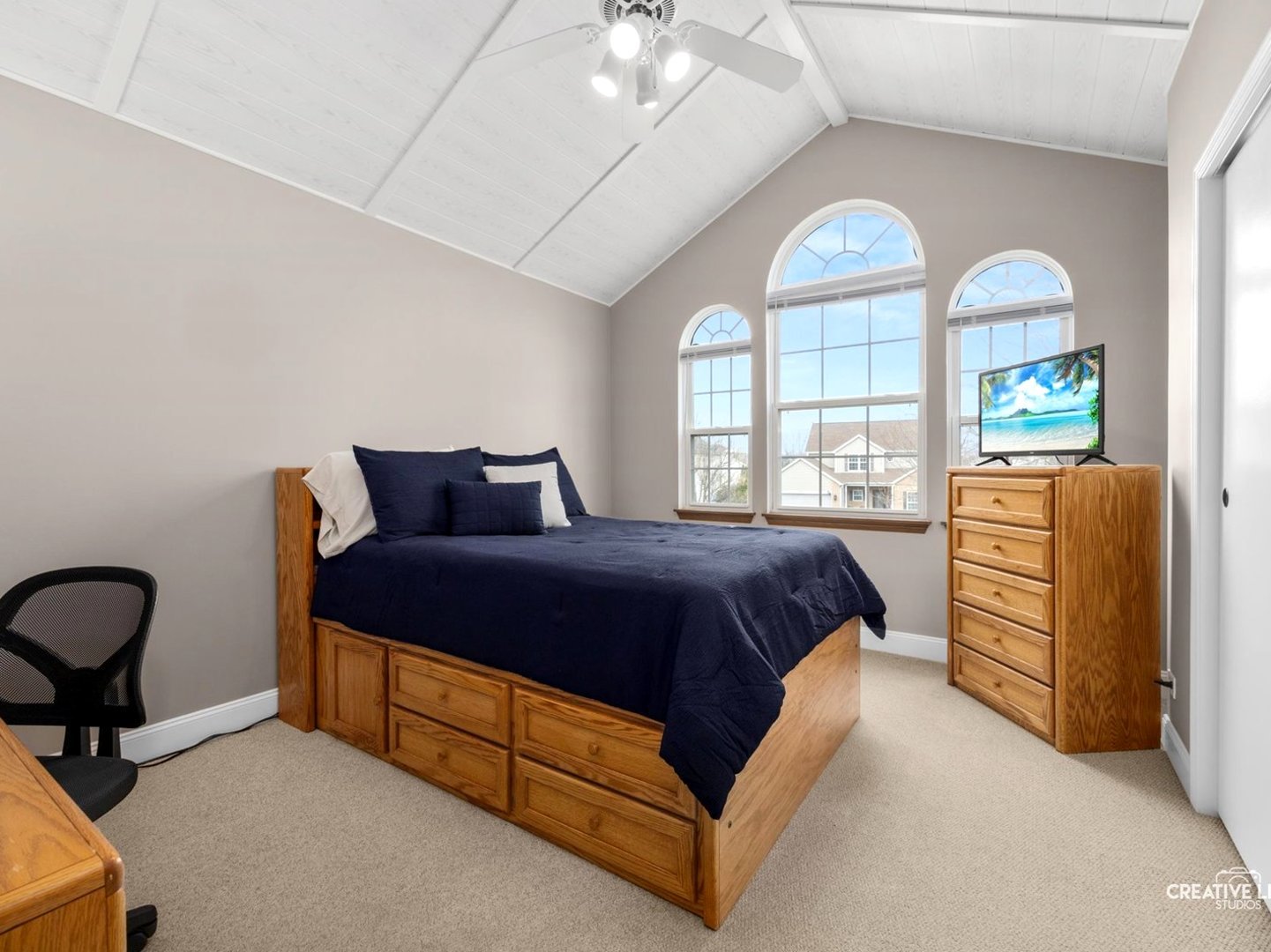 1524 W Mooseheart Road, North Aurora, IL 60542