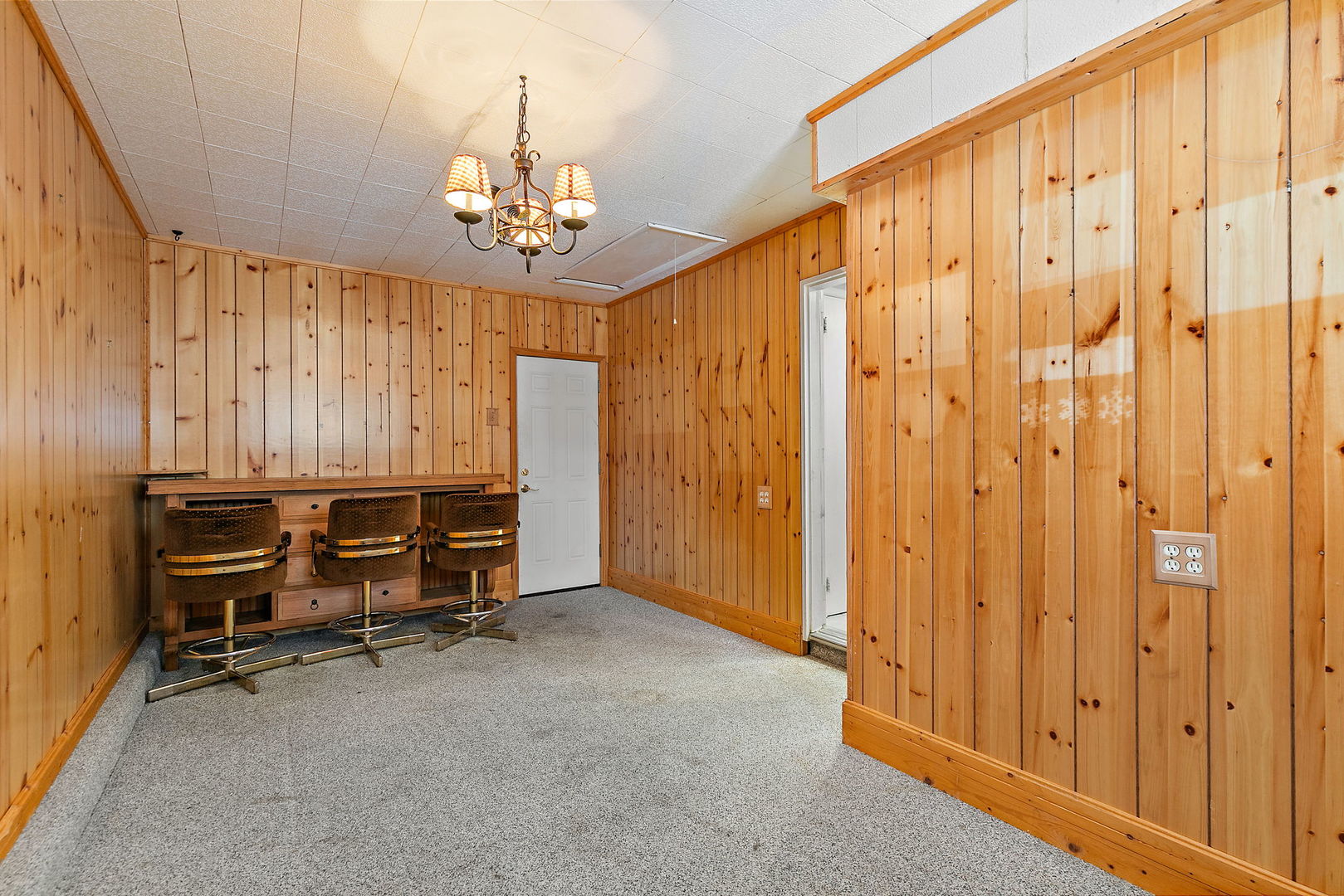 213 Villa Road, Streamwood, IL 60107