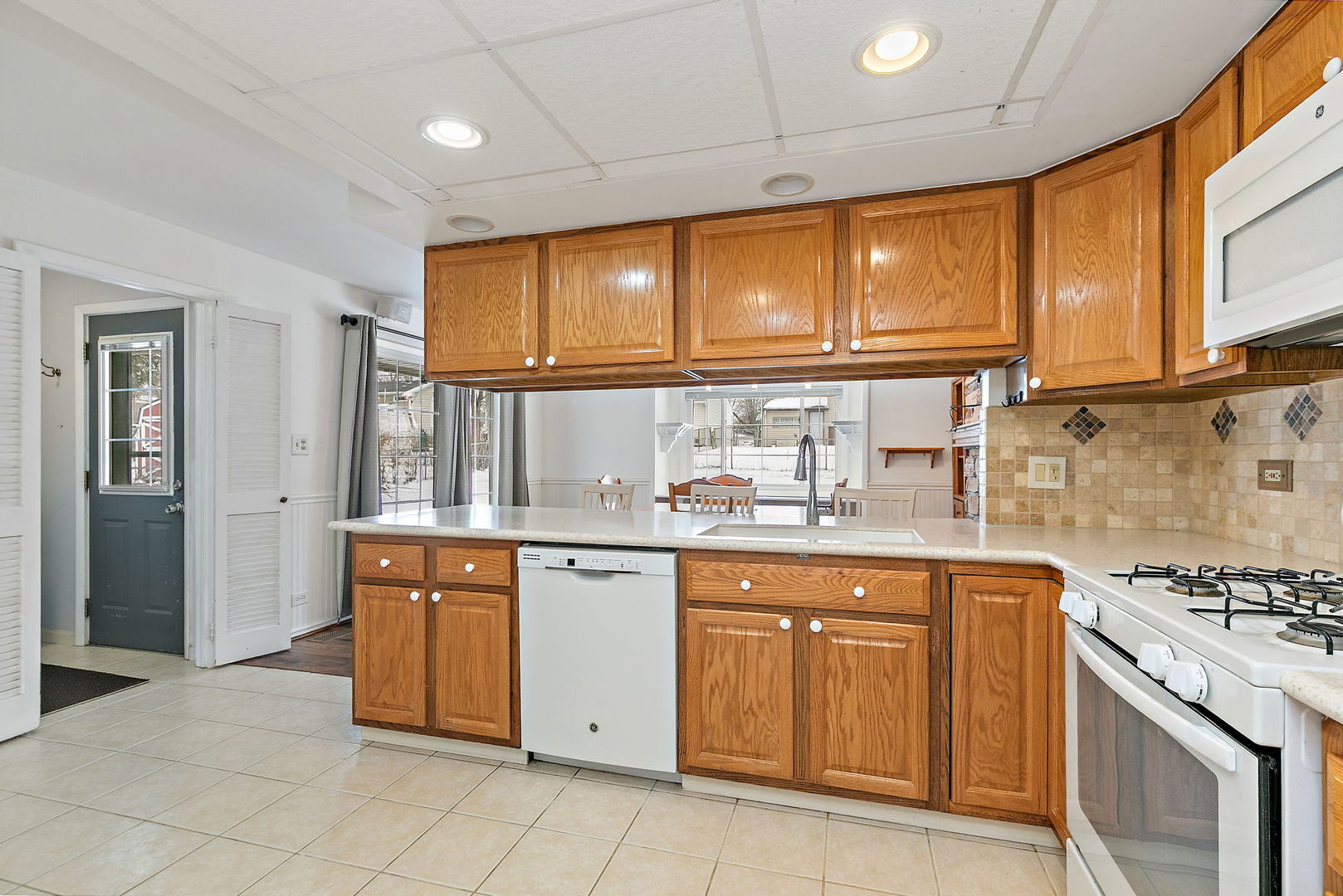 213 Villa Road, Streamwood, IL 60107