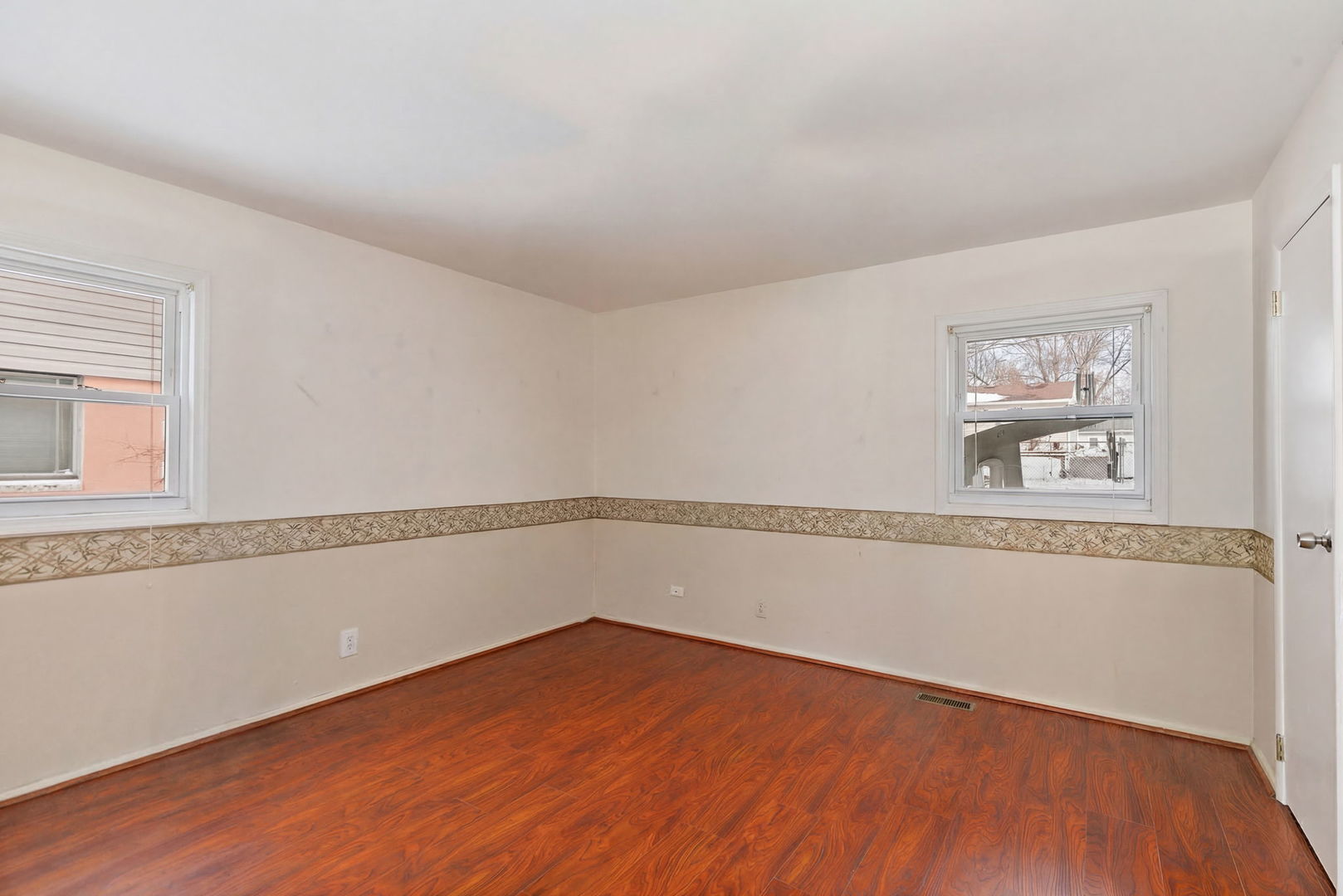 213 Villa Road, Streamwood, IL 60107