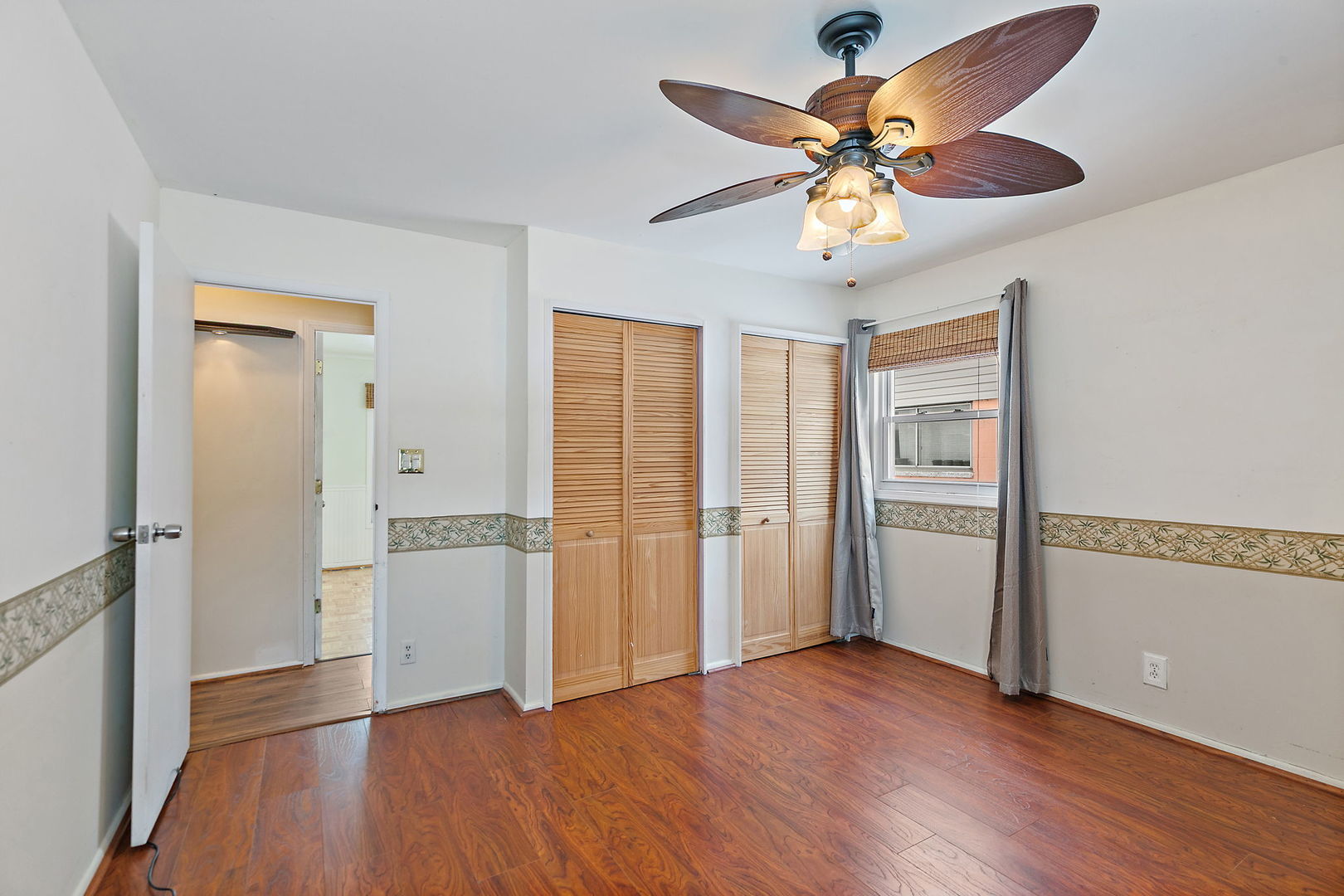 213 Villa Road, Streamwood, IL 60107