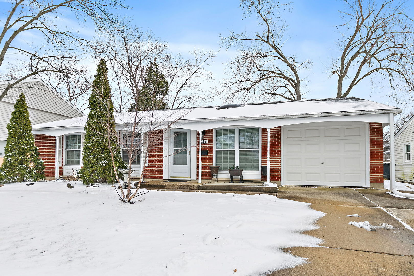 213 Villa Road, Streamwood, IL 60107