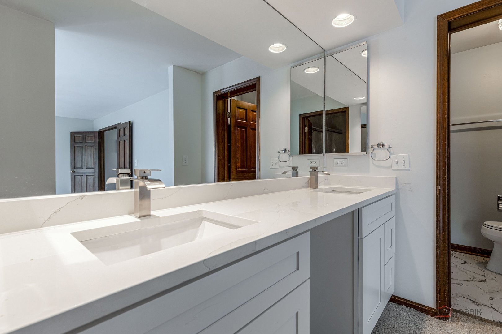 851 Sutton Court, Lincolnshire, IL 60069