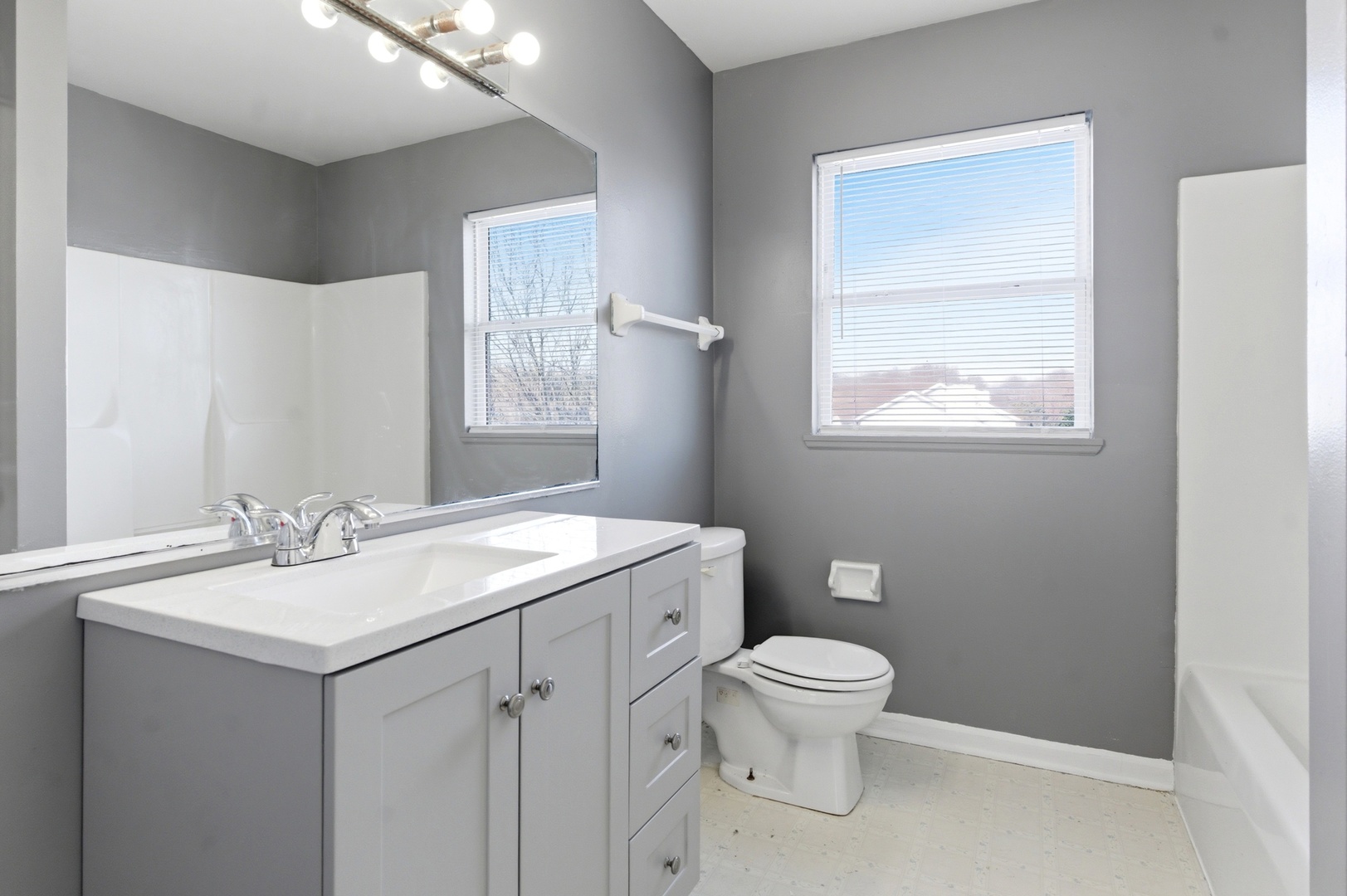 1824 B Country Hills Drive #B, Yorkville, IL 60560