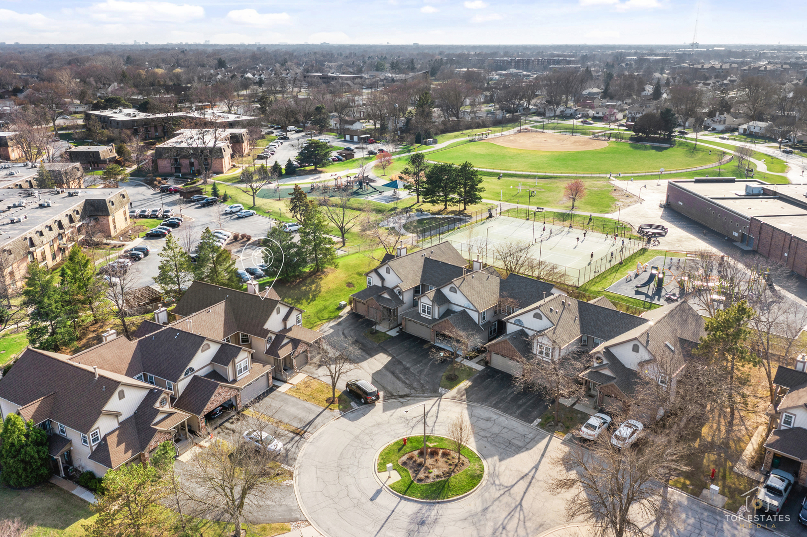 219 Old Oak Court, Buffalo Grove, IL 60089