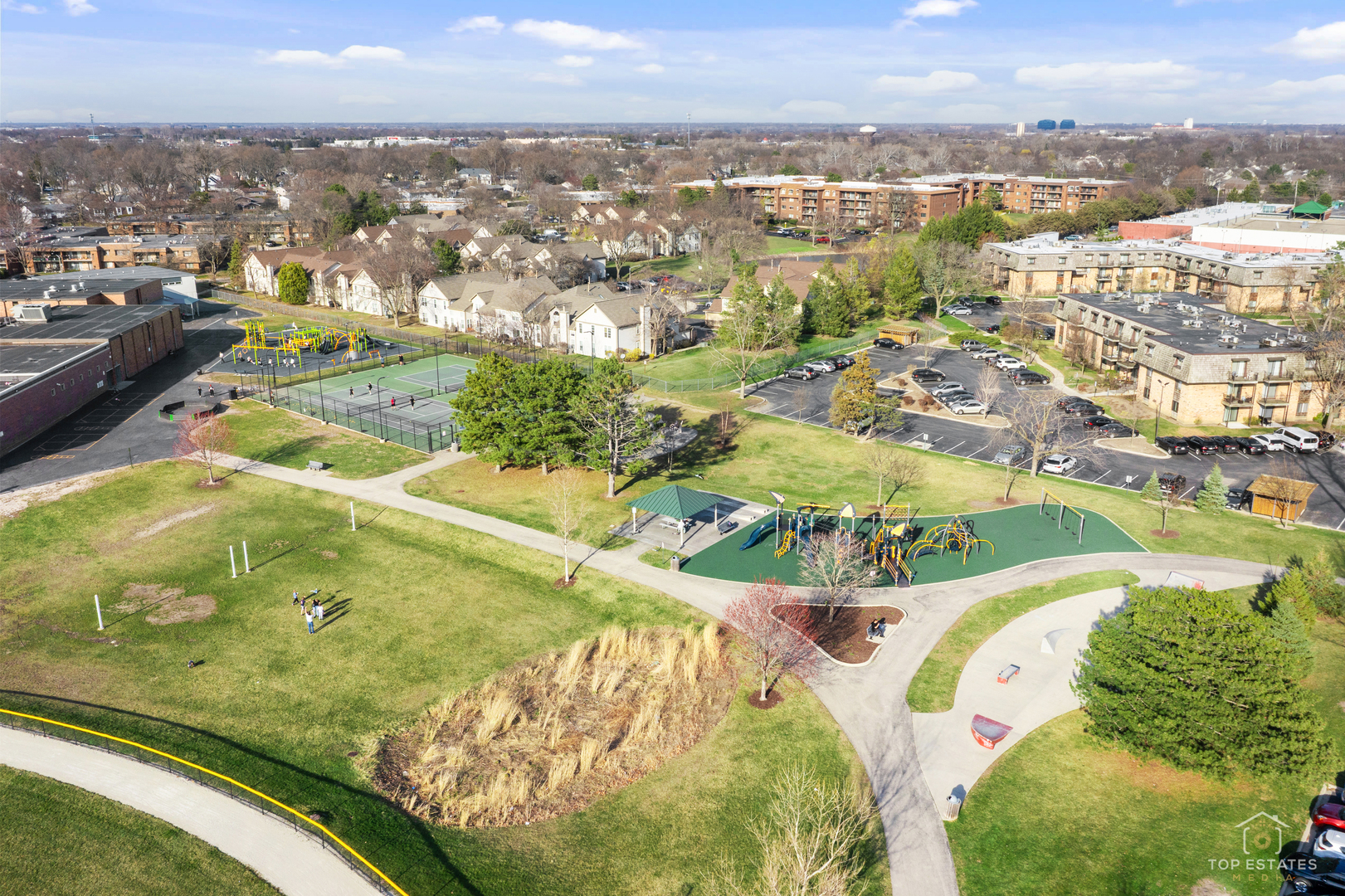 219 Old Oak Court, Buffalo Grove, IL 60089