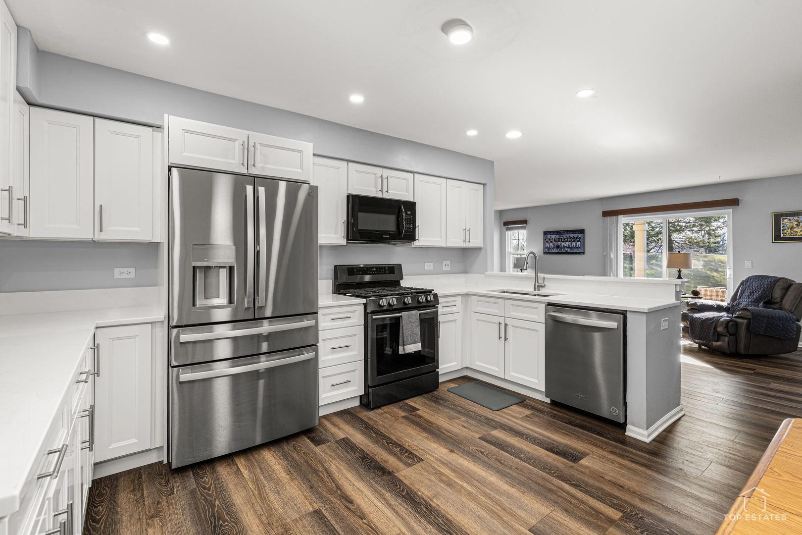 219 Old Oak Court, Buffalo Grove, IL 60089