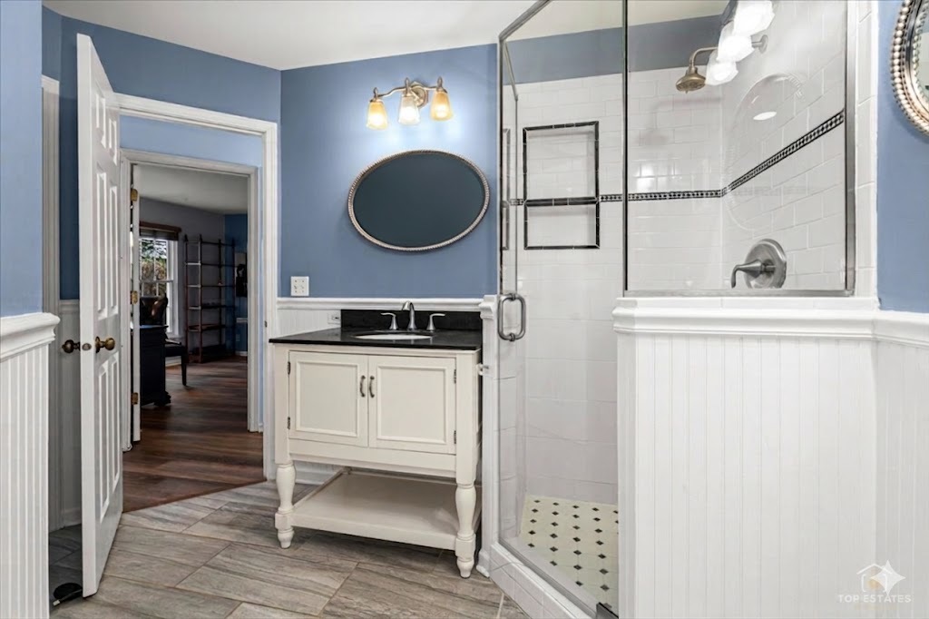 219 Old Oak Court, Buffalo Grove, IL 60089