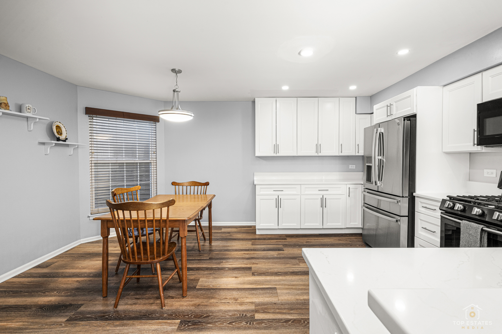 219 Old Oak Court, Buffalo Grove, IL 60089