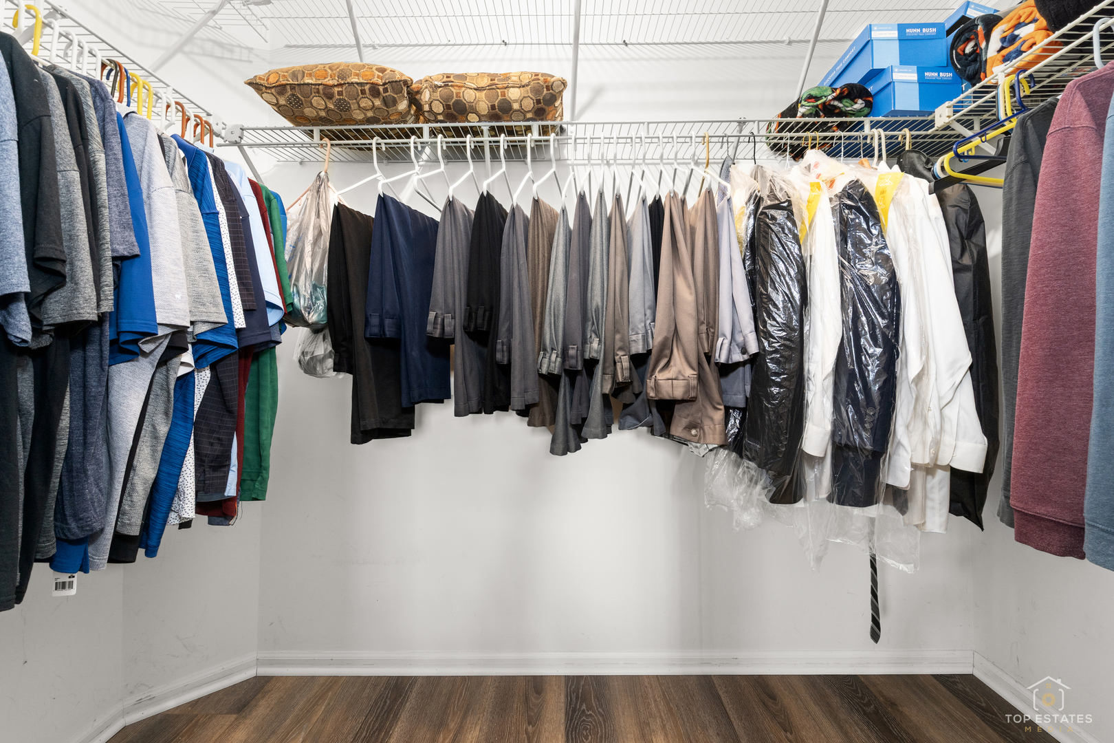 219 Old Oak Court, Buffalo Grove, IL 60089