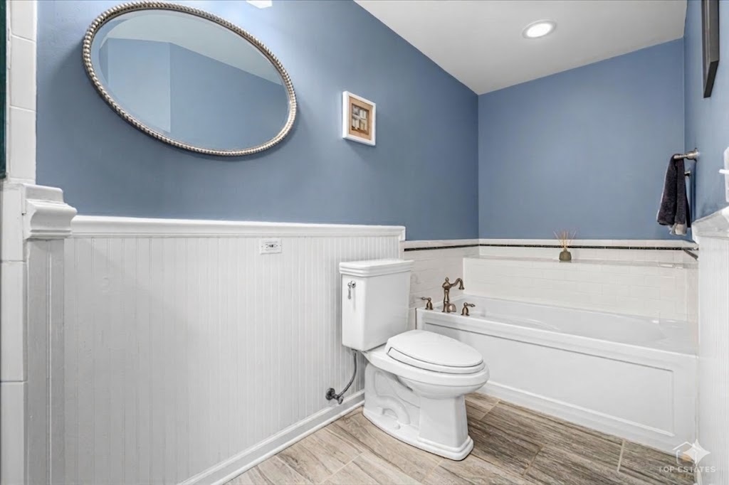 219 Old Oak Court, Buffalo Grove, IL 60089