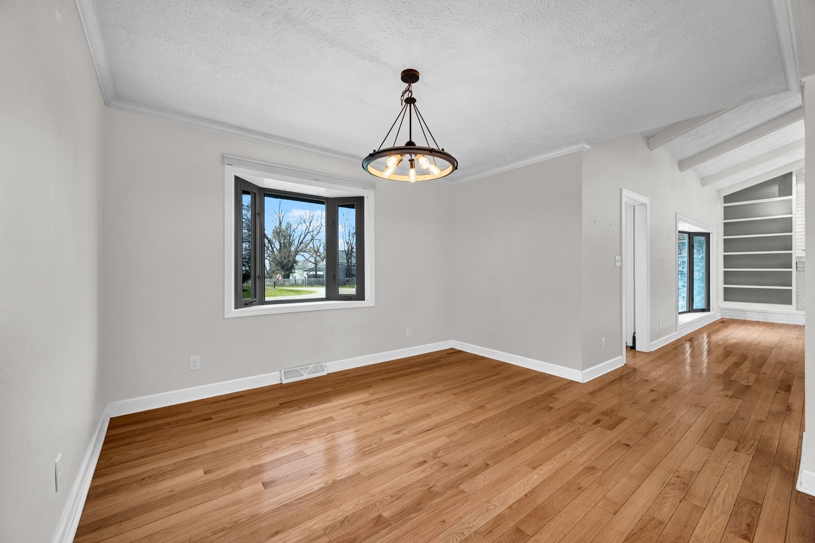 19042 Whisper Lane, Bloomington, IL 61705