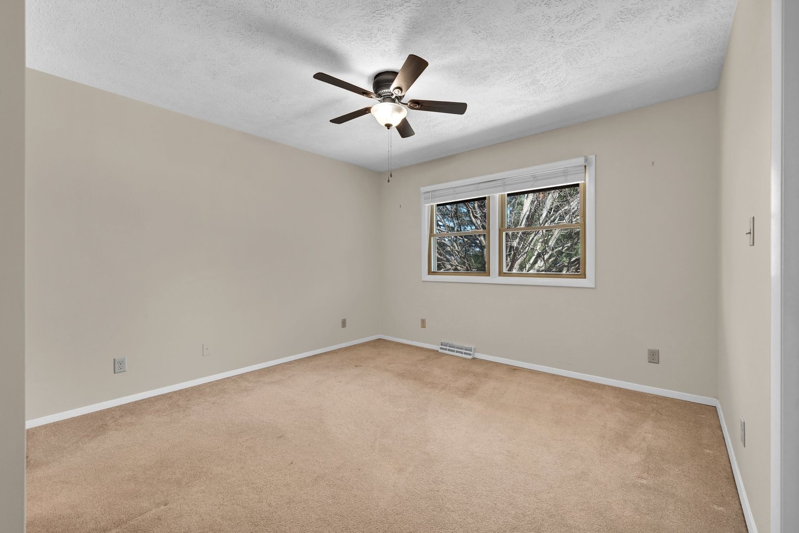 19042 Whisper Lane, Bloomington, IL 61705