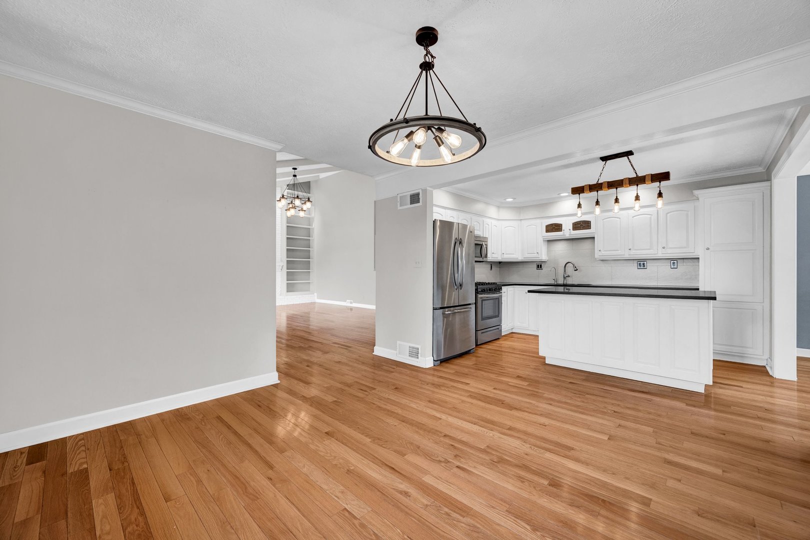 19042 Whisper Lane, Bloomington, IL 61705