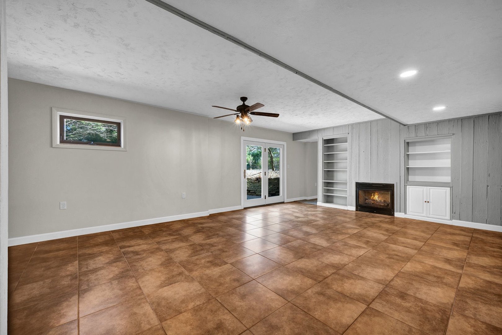 19042 Whisper Lane, Bloomington, IL 61705