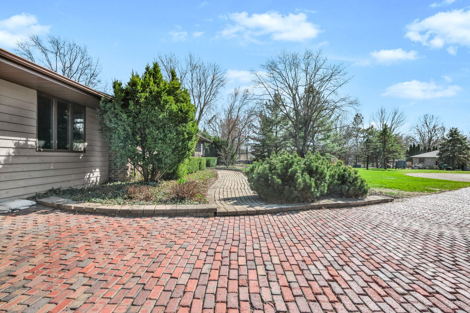 19042 Whisper Lane, Bloomington, IL 61705