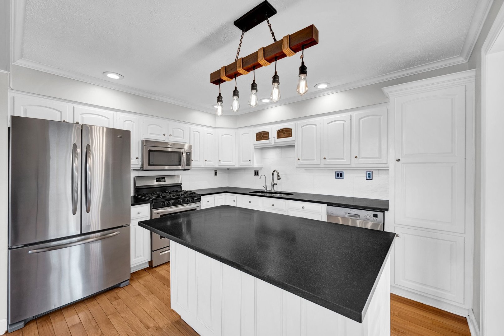 19042 Whisper Lane, Bloomington, IL 61705