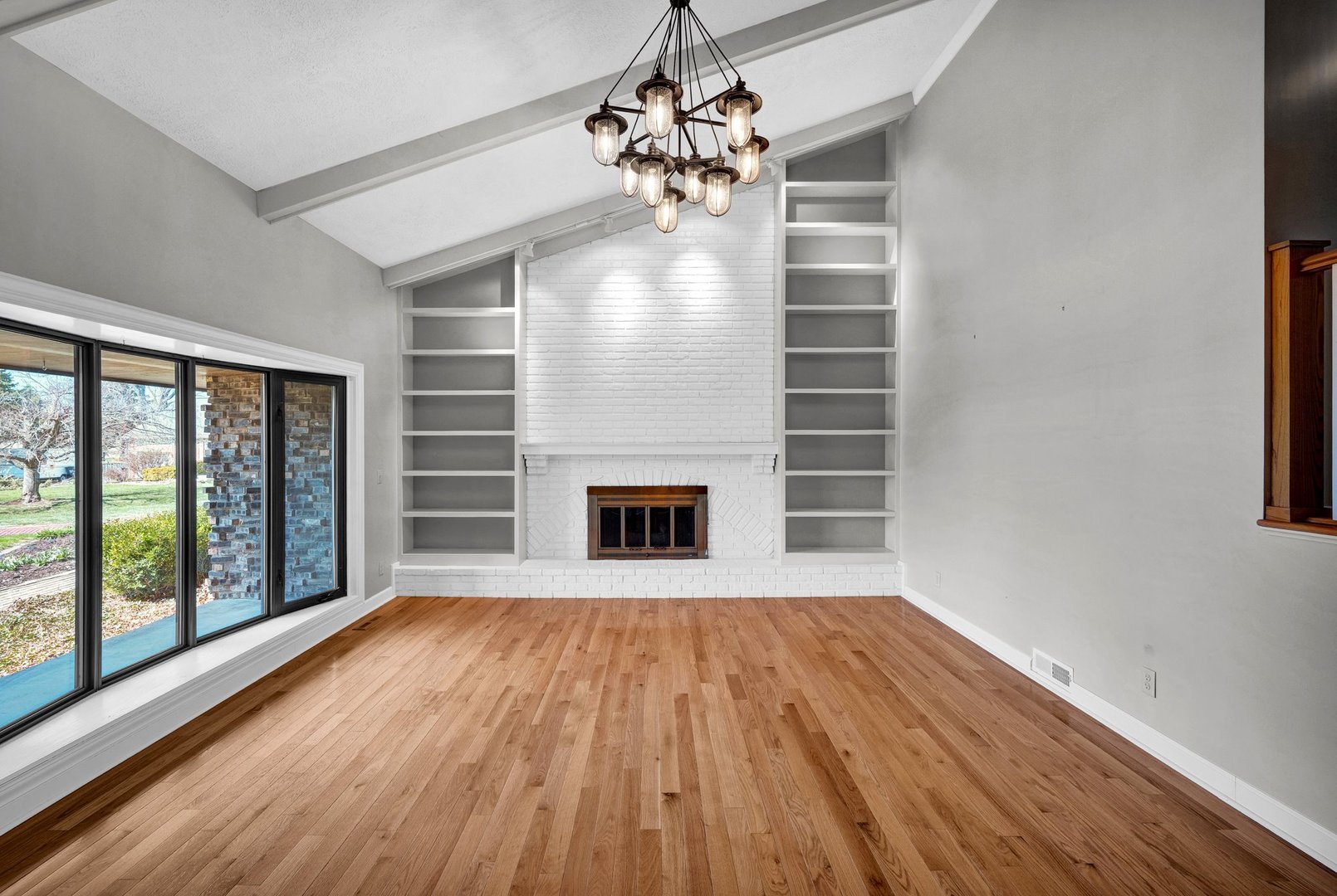 19042 Whisper Lane, Bloomington, IL 61705