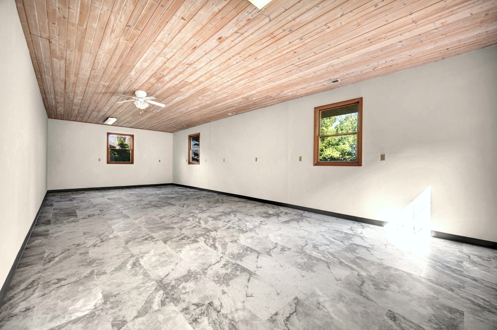 19042 Whisper Lane, Bloomington, IL 61705