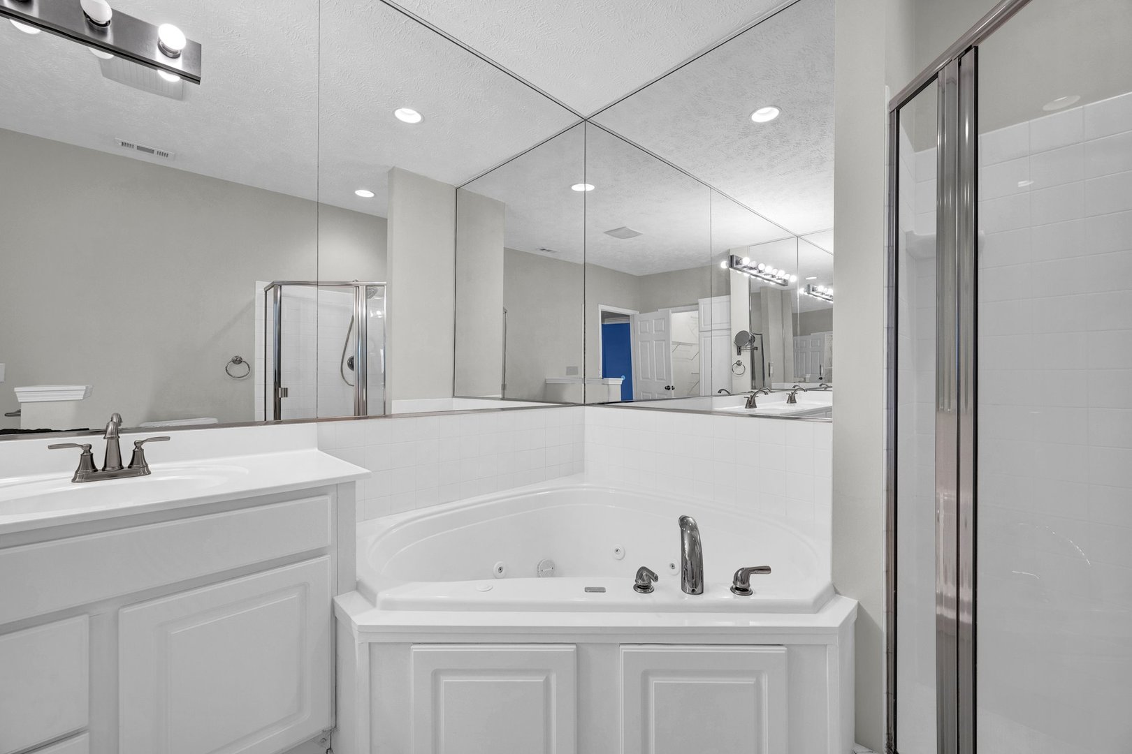 19042 Whisper Lane, Bloomington, IL 61705