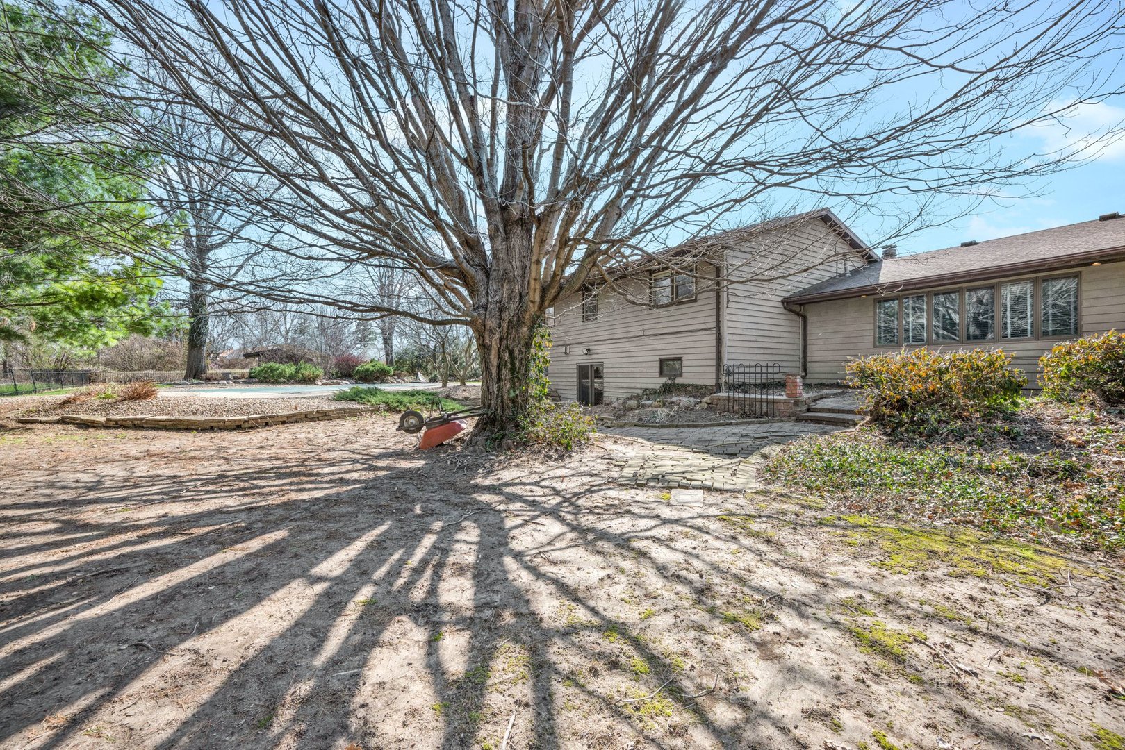 19042 Whisper Lane, Bloomington, IL 61705