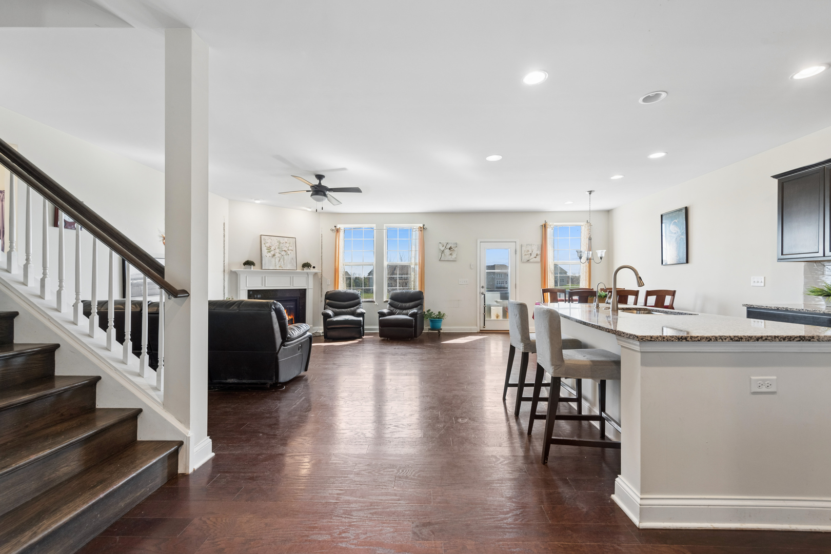 24 BEVERLY Lane, Hawthorn Woods, IL 60047