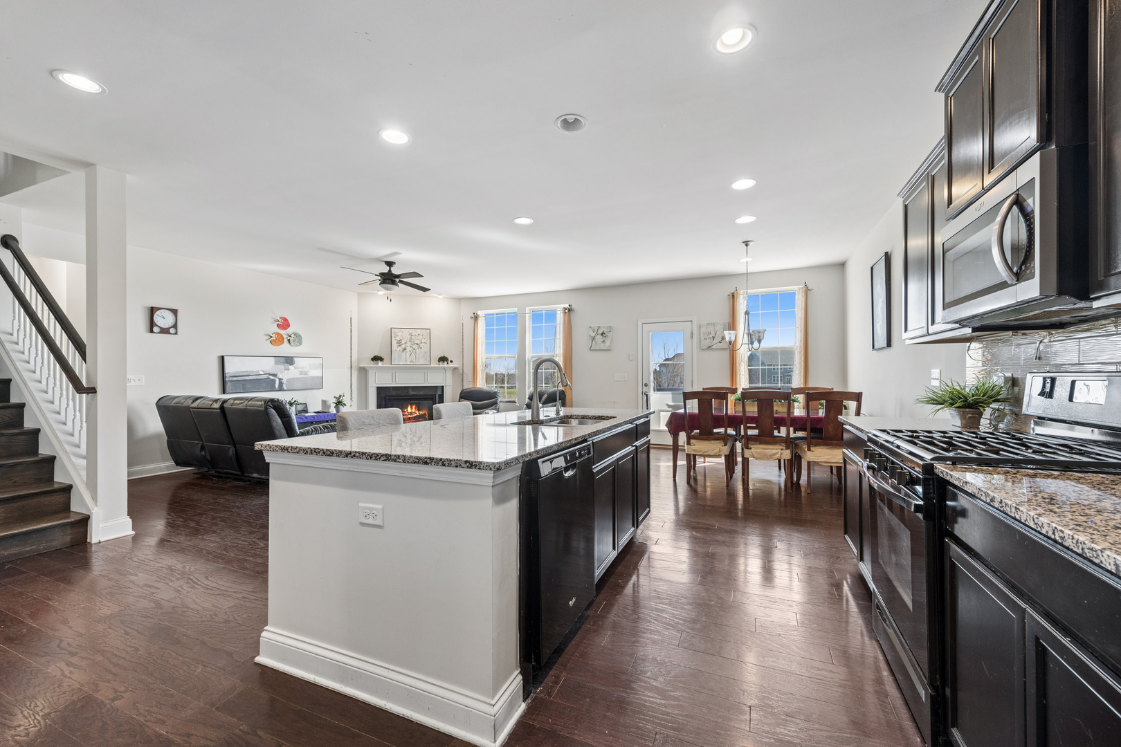 24 BEVERLY Lane, Hawthorn Woods, IL 60047