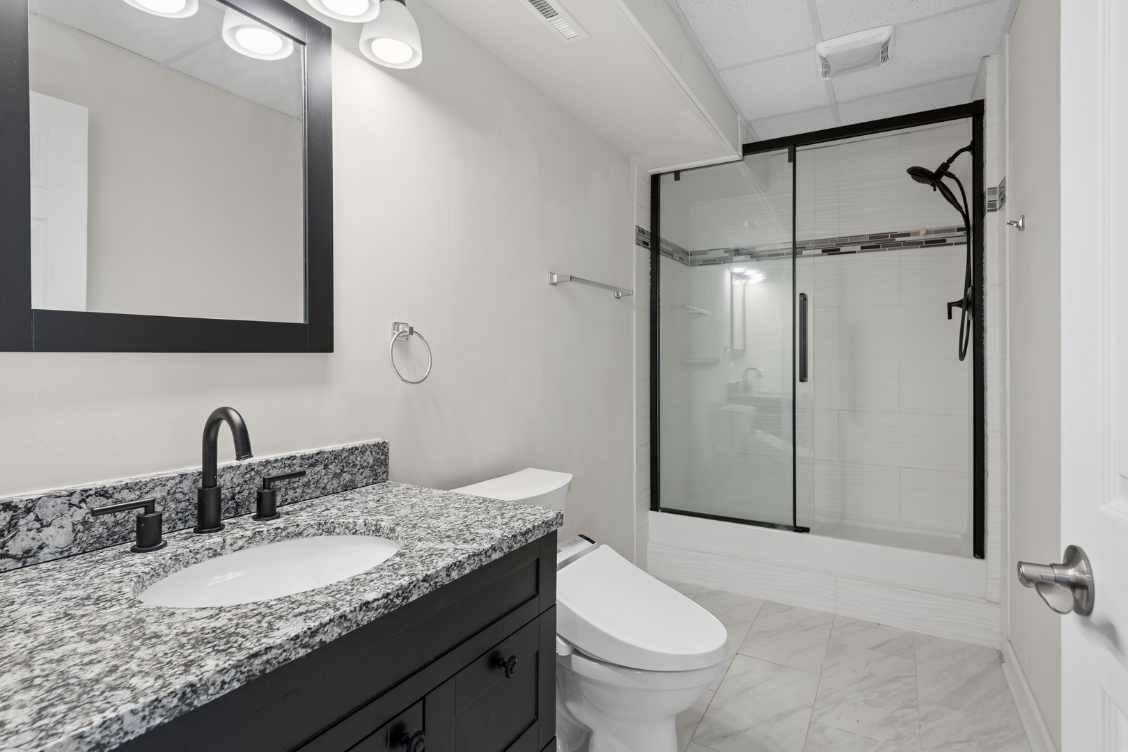 24 BEVERLY Lane, Hawthorn Woods, IL 60047